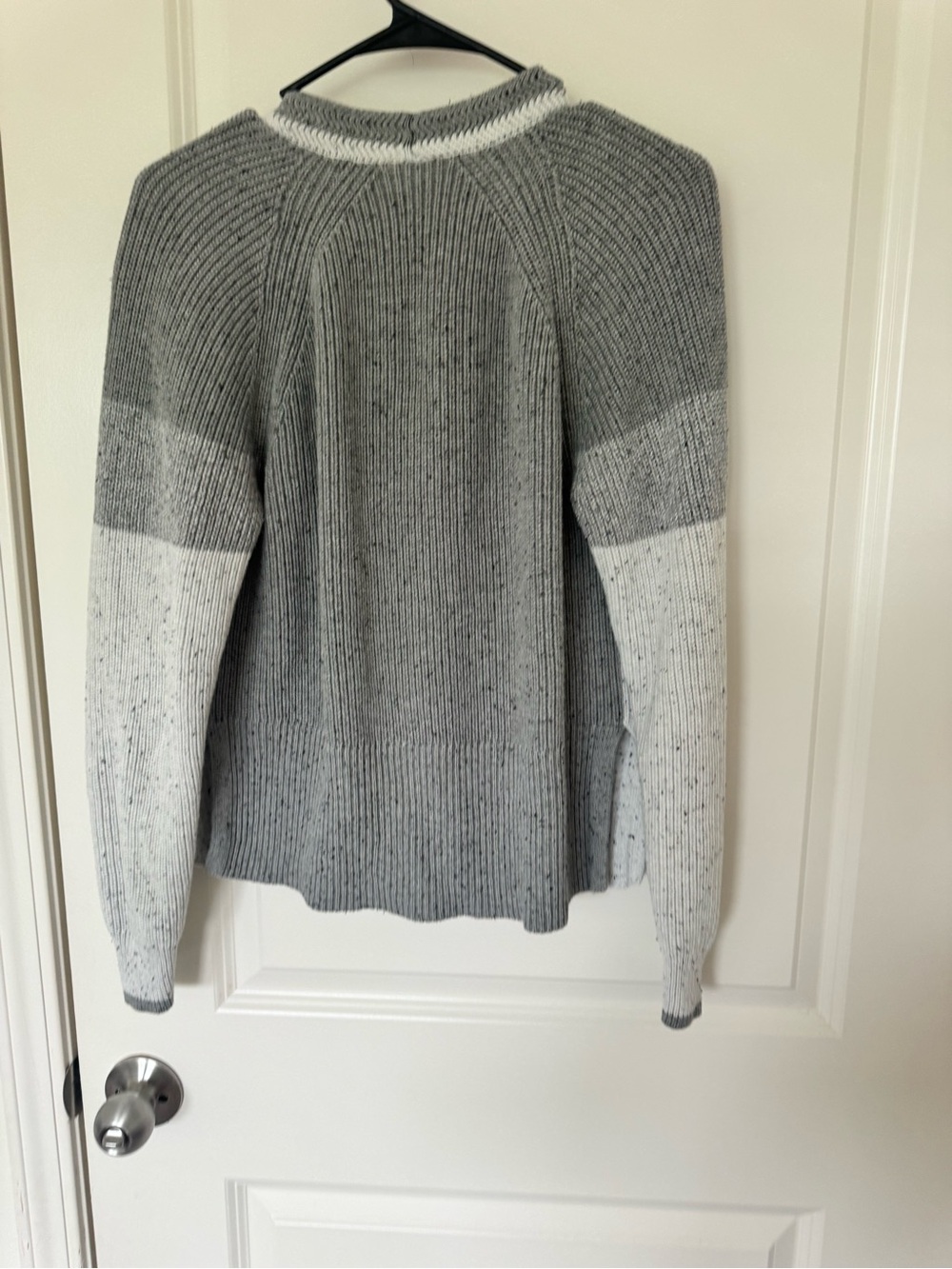 Nicely used: Small Grey Ombre V-Neck Button Front Cardigan Sweater - Picture 5 of 5